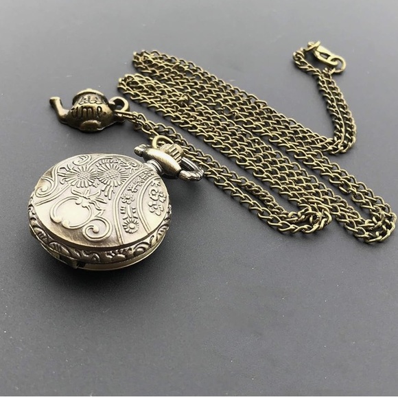 SOLD - Alice in Wonderland watch necklace - Picture 4 of 13